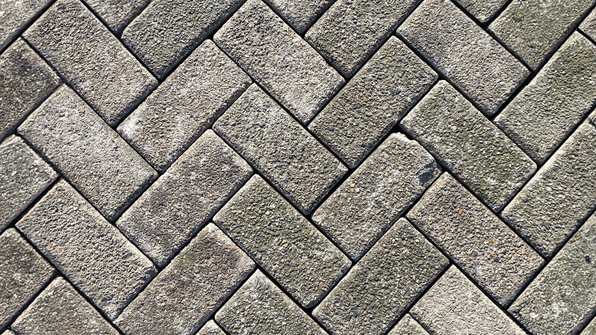 Gebruikte beton keiformaat 8cm gebruikt grijs (op pallet)